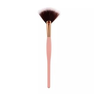 Iridescent Highlighting Fan Brush